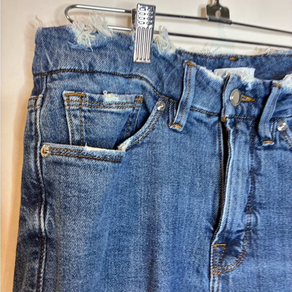 Good American | Straight Raw Hem Jeans - Picture 3 of 6